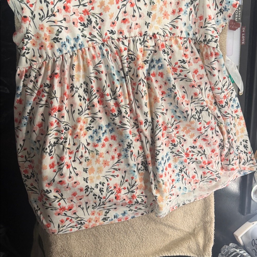 3 for 15***
P.S. Kate Floral Flutter Sleeve Babydoll Peplum Top - Picture 2 of 3